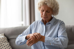 Lee más sobre el artículo Todo lo que necesitas saber sobre la artrosis en la tercera edad