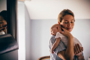 Lee más sobre el artículo Acabo de dar a luz: ¿por qué es buena idea tener una auxiliar de enfermera en casa?